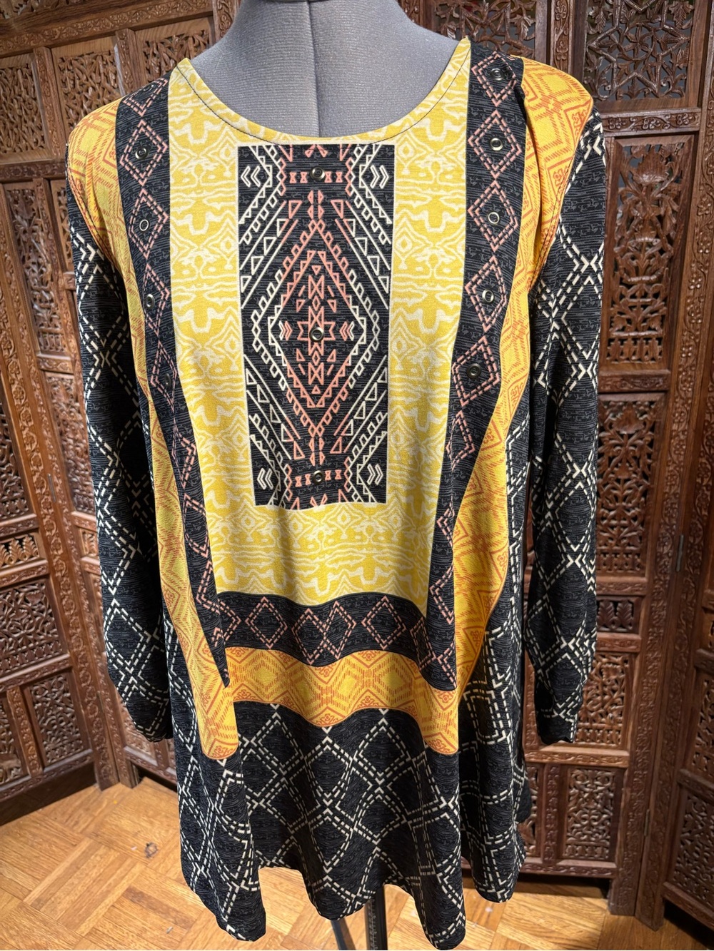 NWT Multiples Women’s Black and Yellow Patterned Long Sleeve Tunic
